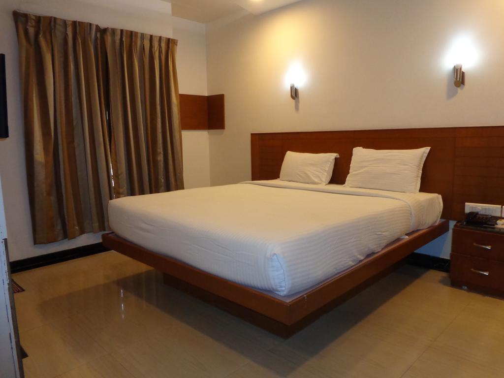 Hotel Sanu International Nāmakkal Habitación foto