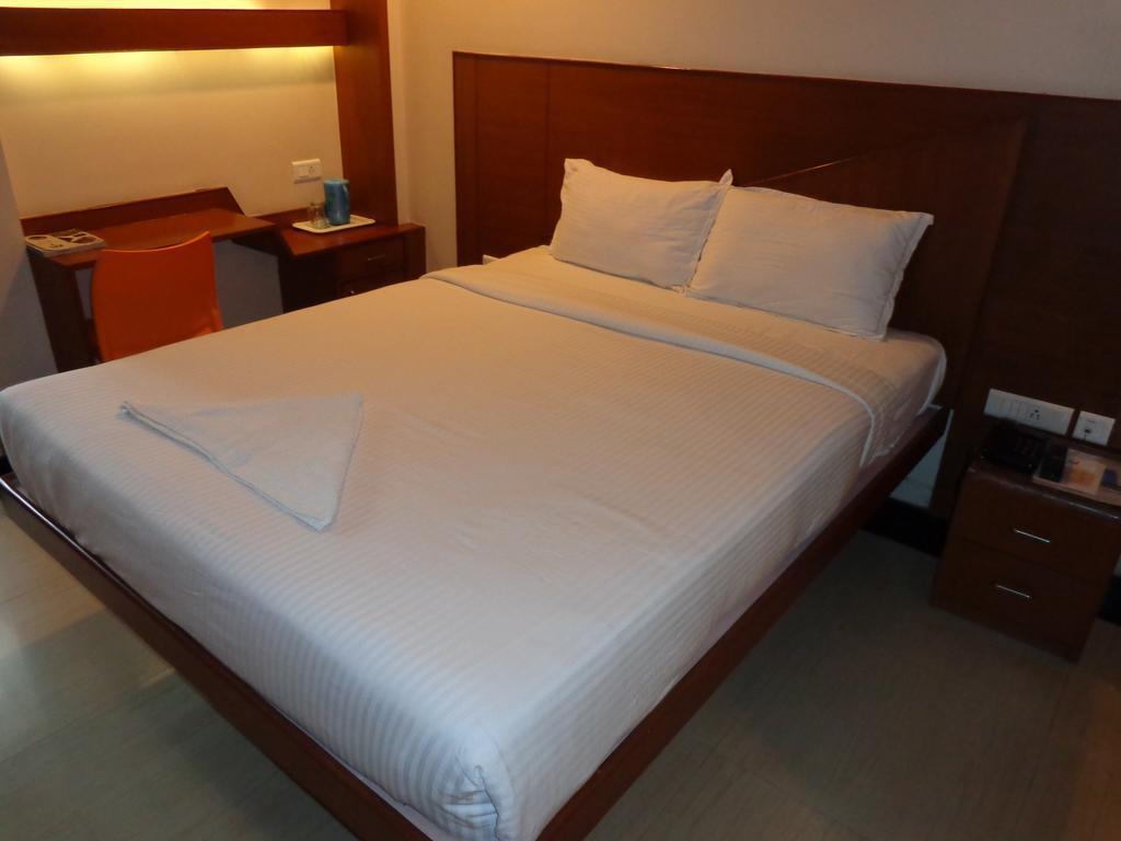 Hotel Sanu International Nāmakkal Habitación foto