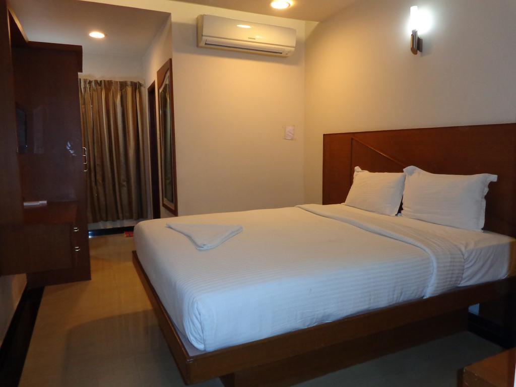 Hotel Sanu International Nāmakkal Habitación foto