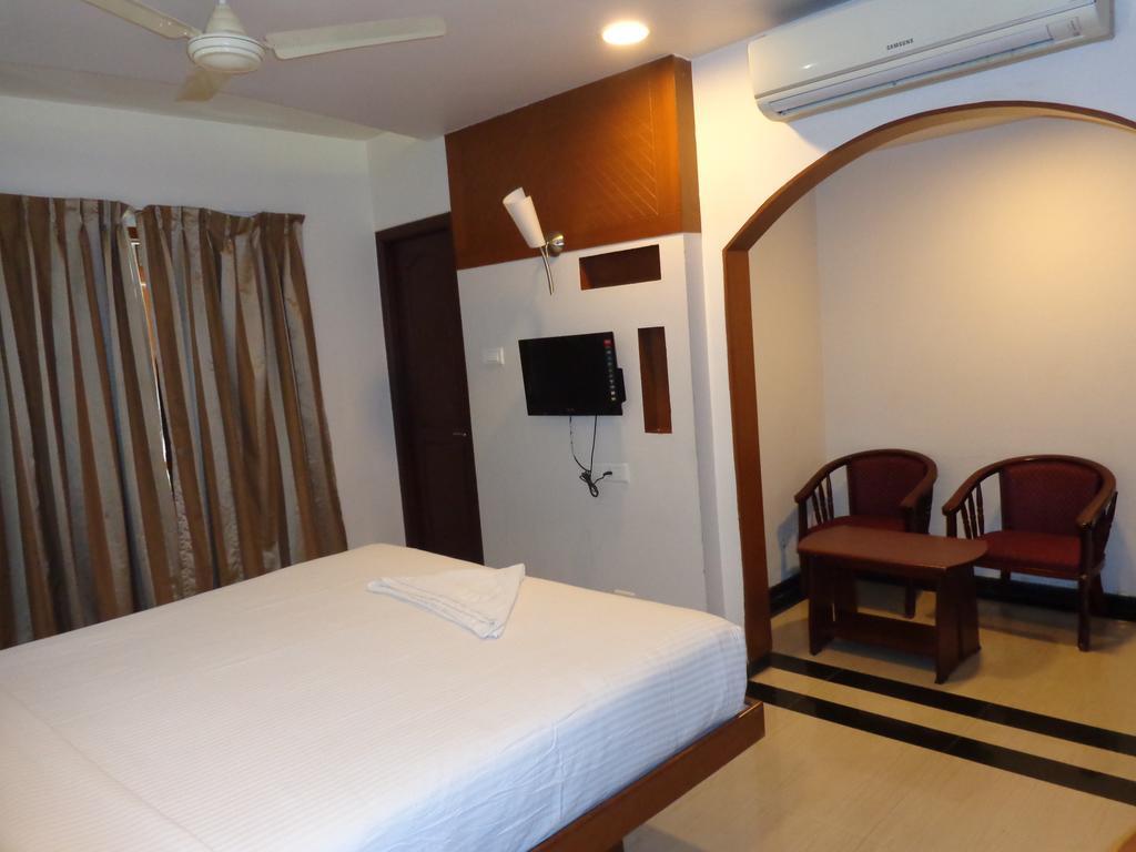 Hotel Sanu International Nāmakkal Habitación foto