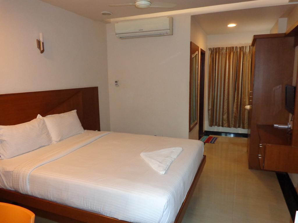 Hotel Sanu International Nāmakkal Habitación foto