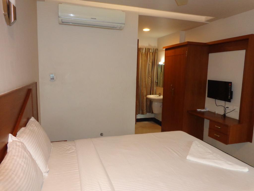 Hotel Sanu International Nāmakkal Habitación foto
