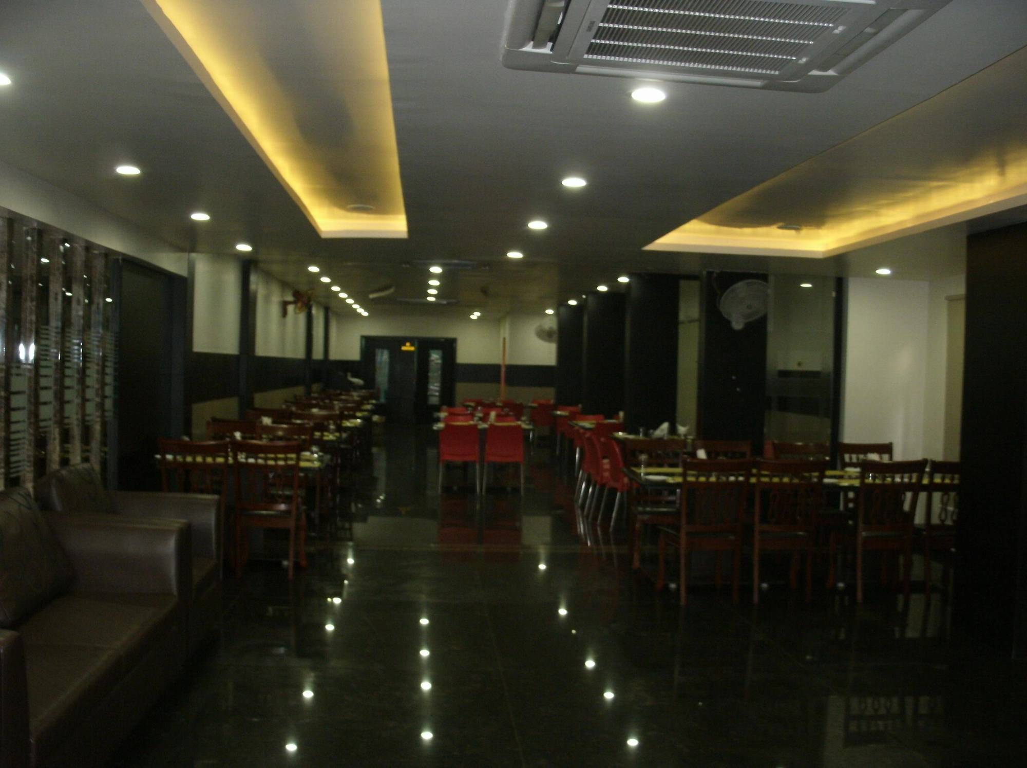 Hotel Sanu International Nāmakkal Exterior foto